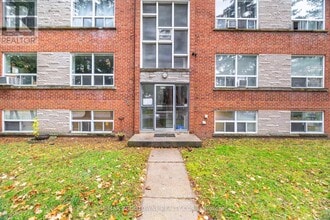 2138 Ghent Ave in Burlington, ON - Building Photo - Building Photo