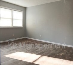 5517 Douglas Rd in Toledo, OH - Foto de edificio - Building Photo