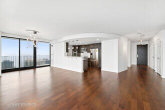420 E Waterside Dr, Unit 3909 in Chicago, IL - Foto de edificio - Building Photo