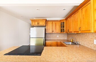 32 Shore Dr in Mastic Beach, NY - Building Photo - Building Photo