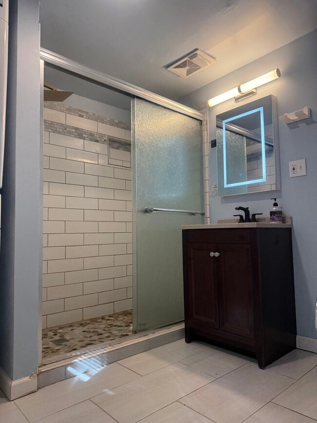 18 Pine St in Norwich, CT - Building Photo - Building Photo