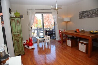 17 Castle Dr in Berkeley Heights, NJ - Building Photo - Building Photo