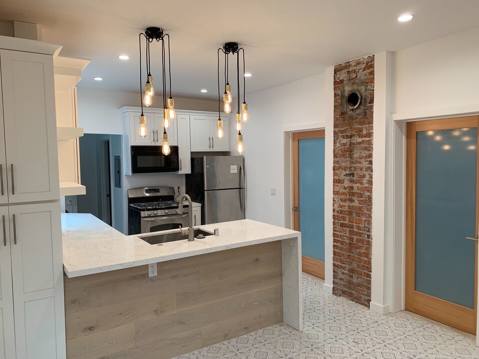 42 Navy St, Unit 2 in Los Angeles, CA - Building Photo