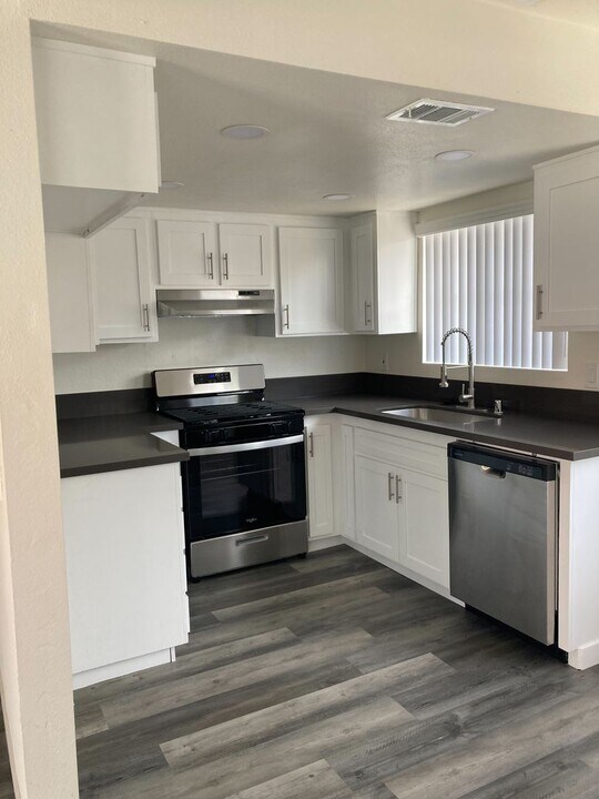 170 S Van Buren St in Placentia, CA - Building Photo