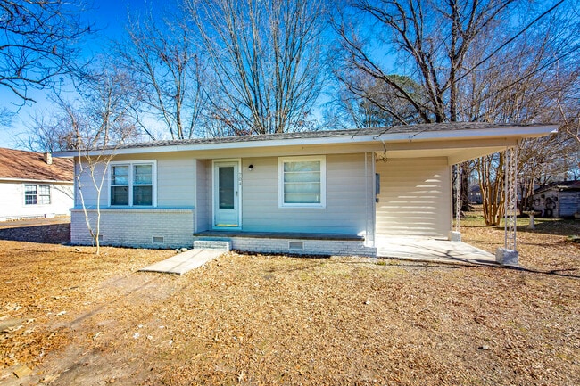 property at 704 N Cypress St