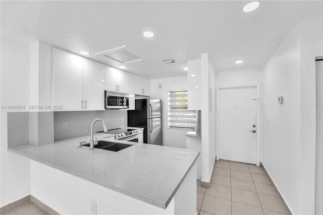 7668 SW 152nd Ave in Miami, FL - Building Photo - Building Photo