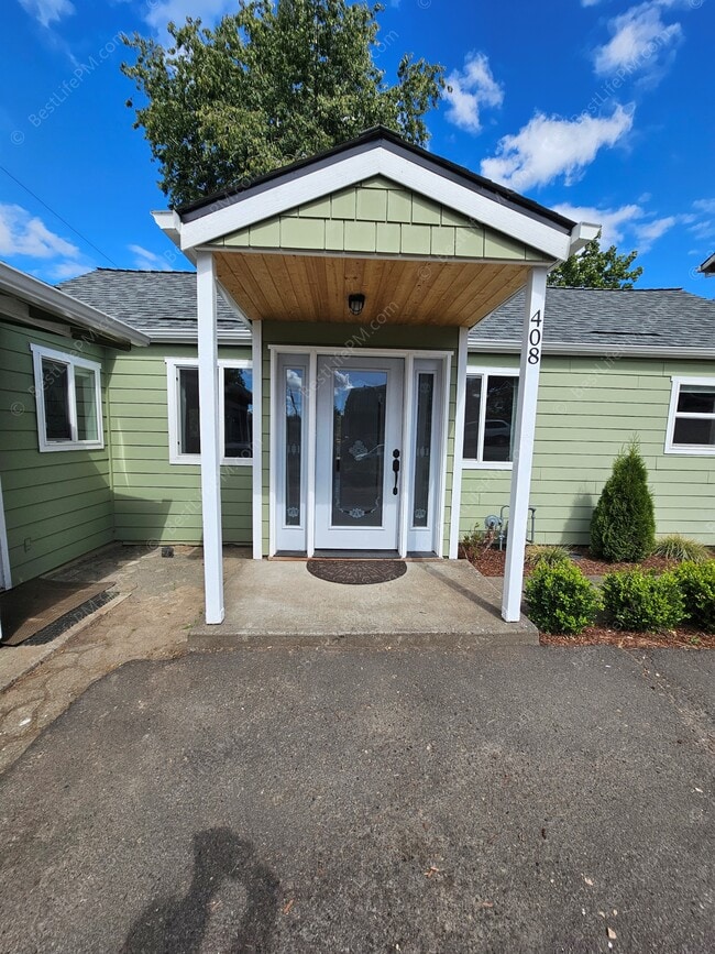 408 SE Kibling St in Troutdale, OR - Foto de edificio - Building Photo