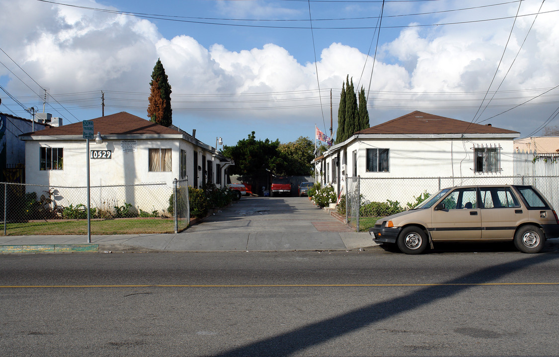 10529 S Inglewood Ave in Inglewood, CA - Building Photo