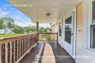 19409 Raymond St in Maple Heights, OH - Building Photo - Building Photo