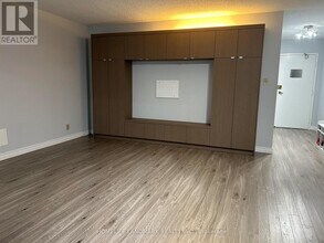 633 Bay St. in Toronto, ON - Building Photo - Building Photo