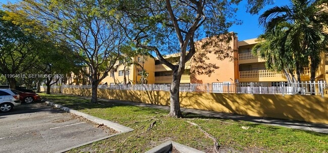 1851 NE 168th St in North Miami Beach, FL - Building Photo - Building Photo