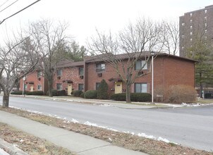 Bridge Park Apartments in Poughkeepsie, NY - Foto de edificio - Building Photo