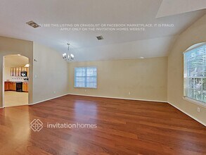 1112 Sweetwater Dr in Burleson, TX - Foto de edificio - Building Photo