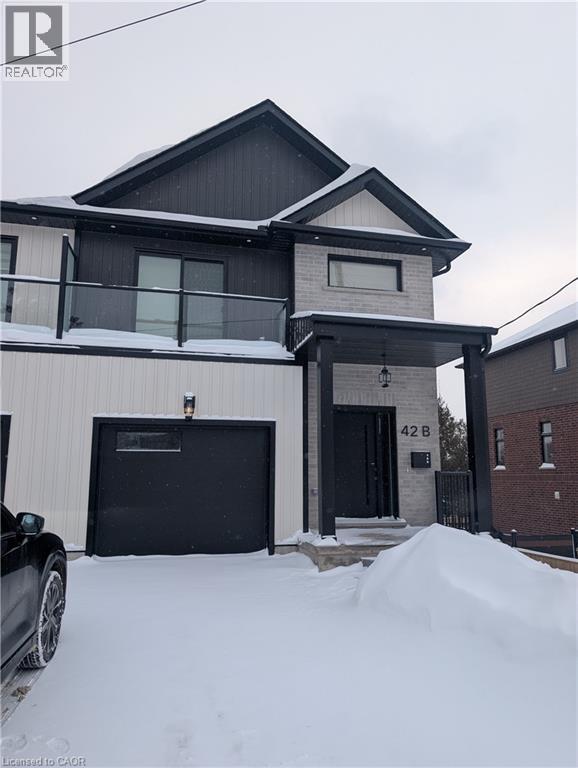 42 Wellington St in Brant, ON - Building Photo - Building Photo