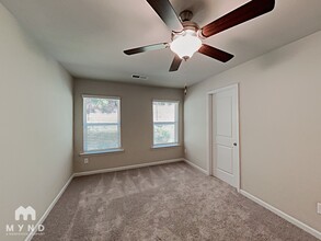 4940 Lower Elm St in Atlanta, GA - Building Photo - Building Photo