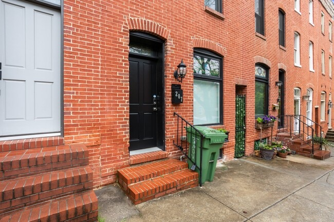 property at 207 S Chester St
