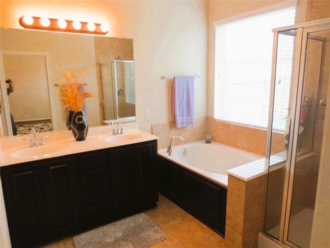 property at 6819 Hunters Trace Ln