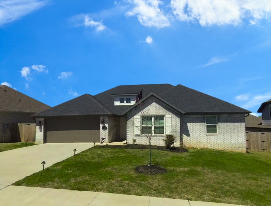6000 SW Peaceful Ave in Bentonville, AR - Building Photo