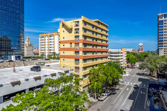 Coronet 300  Residential Condos in St. Petersburg, FL - Building Photo - Building Photo