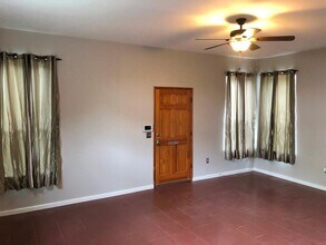 2202 East Side Dr in Austin, TX - Building Photo - Building Photo