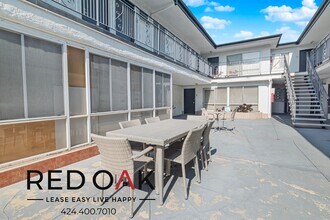 6555 La Mirada Ave in Los Angeles, CA - Building Photo - Building Photo