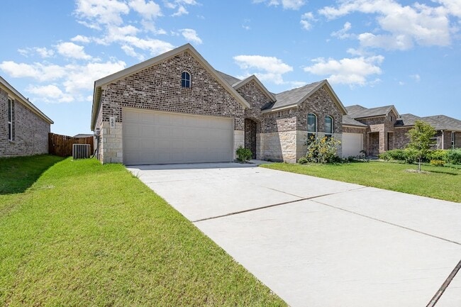 545 Ml Trce Wy, Unit 43 in Princeton, TX - Building Photo - Building Photo