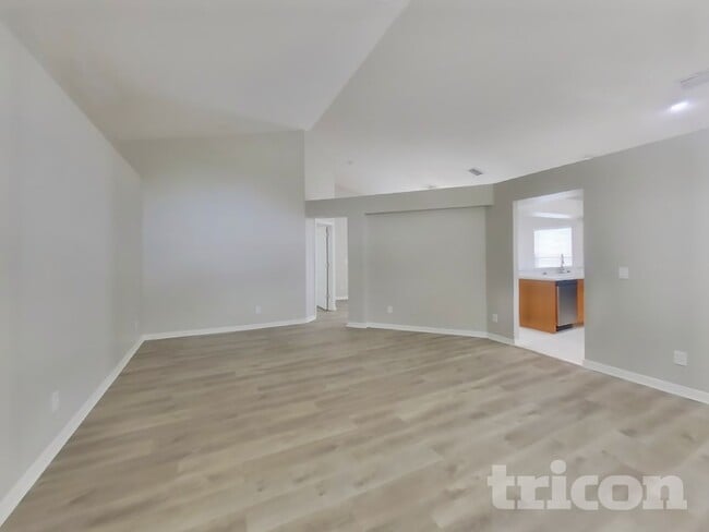 31136 Whinsenton Dr in Wesley Chapel, FL - Building Photo - Building Photo