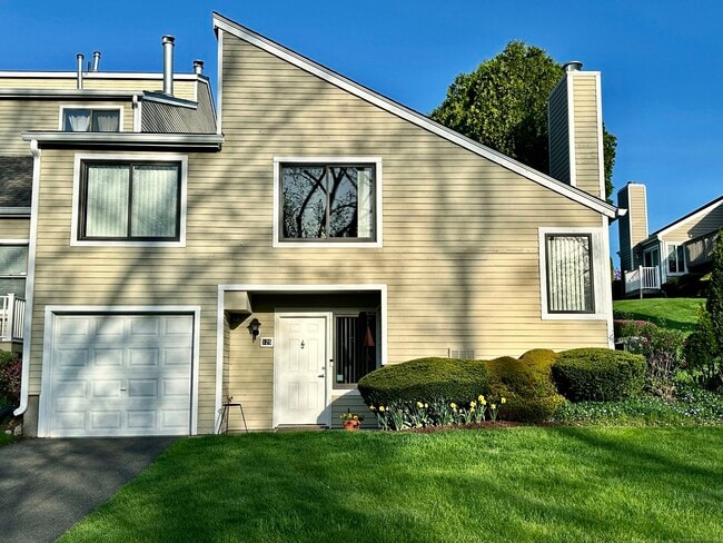 125 Peddlers Dr in Branford, CT - Building Photo - Building Photo