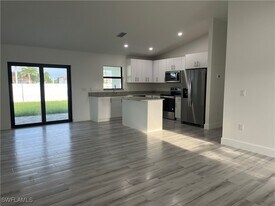 609 NW 37th Ave in Cape Coral, FL - Building Photo