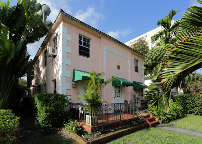 122 Antiquera Ave in Miami, FL - Building Photo - Building Photo