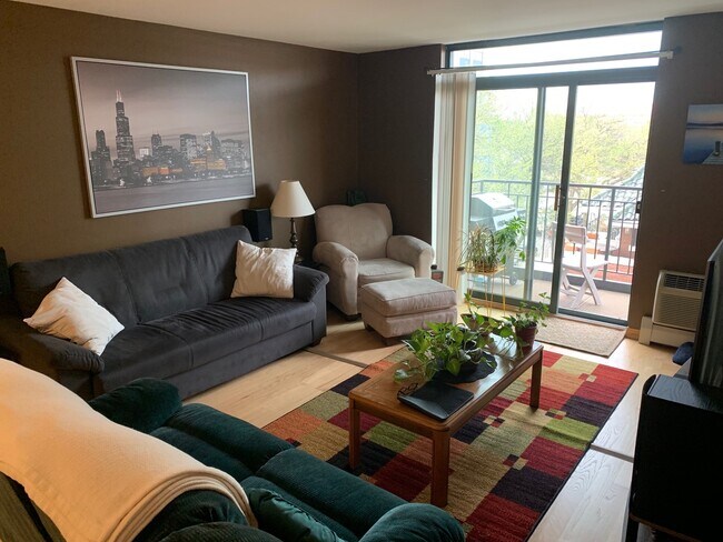 property at 3900 N Pine Grove Ave