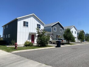 2286 Gallatin Green Blvd in Bozeman, MT - Building Photo - Building Photo
