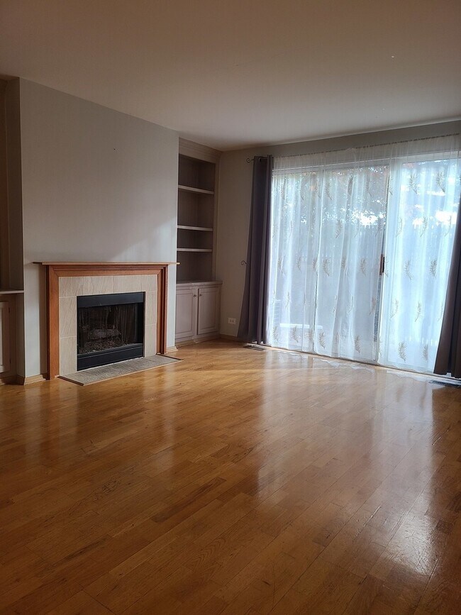 100 Harvest Gate Rd in Lake In The Hills, IL - Building Photo - Building Photo