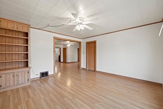 25 E Chestnut Ave in Cortland, IL - Building Photo - Building Photo