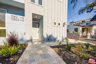 10803 Kling St in Los Angeles, CA - Building Photo - Building Photo
