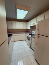 3380 Crystal Ct E in Palm Harbor, FL - Building Photo - Building Photo