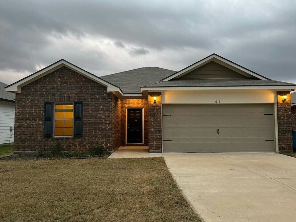 612 N Wofford St in Athens, TX - Building Photo