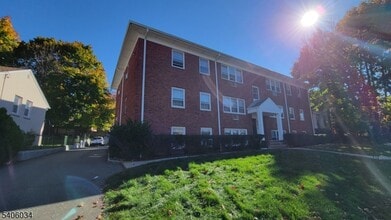 138 Roseland Ave in Caldwell, NJ - Building Photo - Building Photo