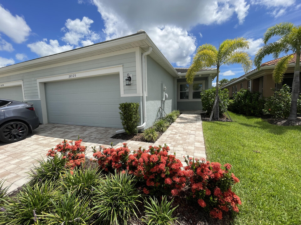 20520 Galileo Pl in Venice, FL - Building Photo