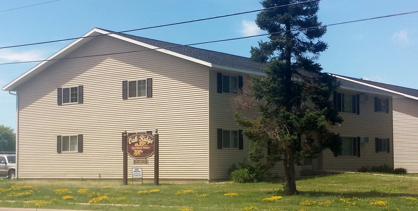 Oak Ridge Apartments in Schofield, WI - Foto de edificio