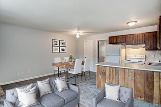 Green Valley Apartments in Mount Vernon, IN - Foto de edificio - Building Photo
