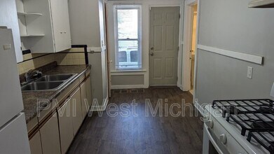 1057 Pine Ave NW in Grand Rapids, MI - Building Photo - Building Photo