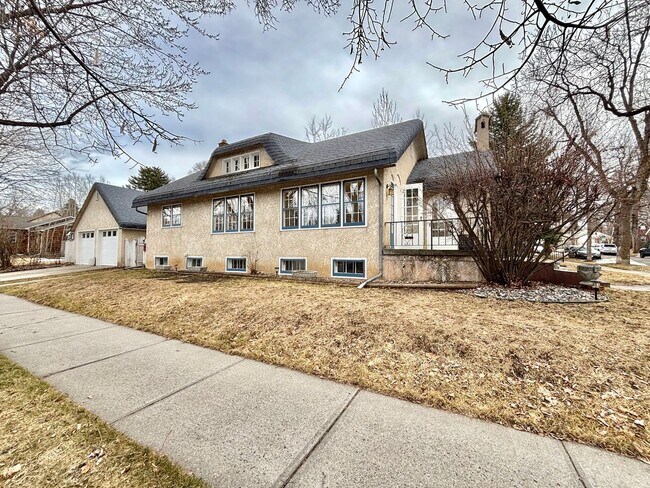 property at 602 S 5th Ave