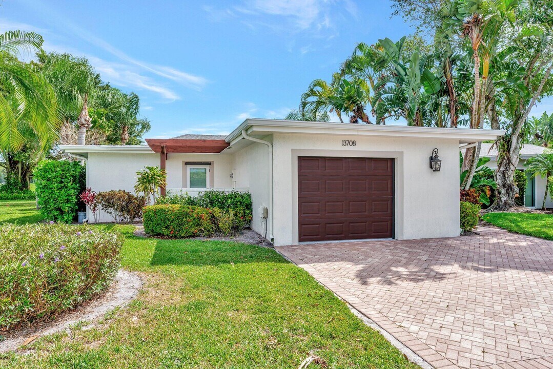 13708 Whispering Lakes Ln in West Palm Beach, FL - Building Photo