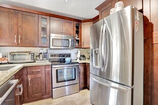 2850 Carambola Cir S in Coconut Creek, FL - Building Photo