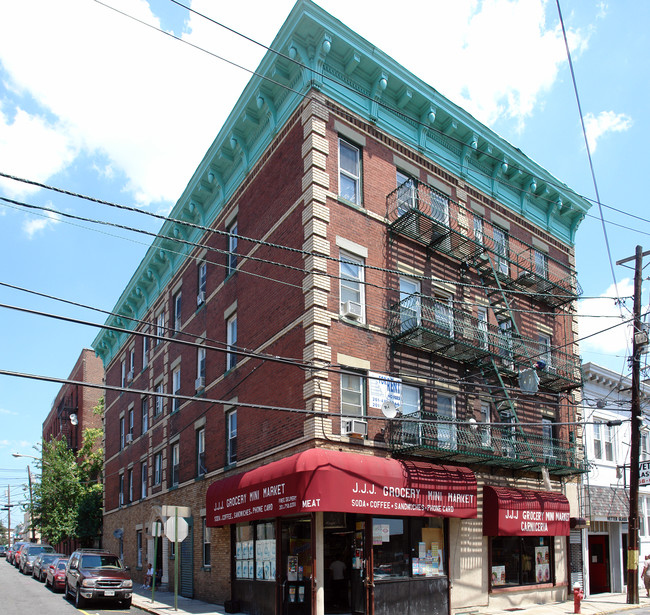 5900-5906 Madison St in West New York, NJ - Building Photo - Building Photo