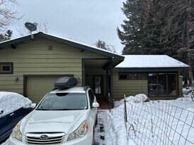 703 Brown Dr in Mccall, ID - Building Photo