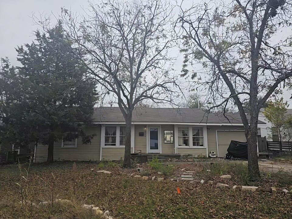 5329 Locke Ave in Fort Worth, TX - Building Photo