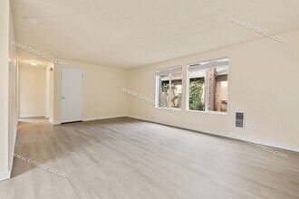 9137-9141-9141 N Adriatic Ave in Portland, OR - Building Photo - Building Photo