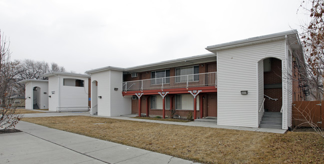 Majestic Manor Apartments in Salt Lake City, UT - Building Photo - Building Photo